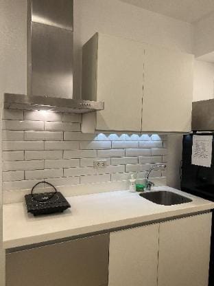 Cozy Minimalist Place in Azure Metro Manila Apartment in Paranaque