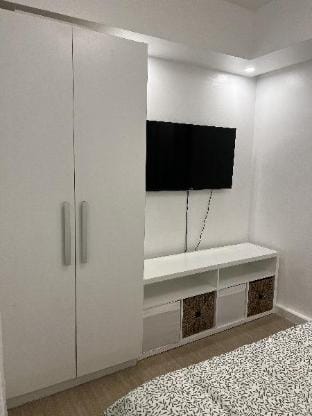 Cozy Minimalist Place in Azure Metro Manila Apartment in Paranaque