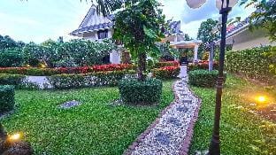 Escape to this beautiful, modern 2-bedroom villa Villa in Prachuap Khiri Khan, Thailand