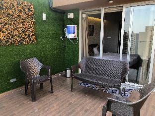 WEEKEND ADDRESS POOL VIEW SUITE ROOM OPP AIRPORT Apartment in Gujarat
