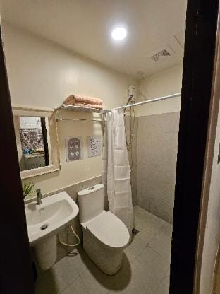 Studio Unit in The Median Condominium Cebu Apartment in Lapu-Lapu City