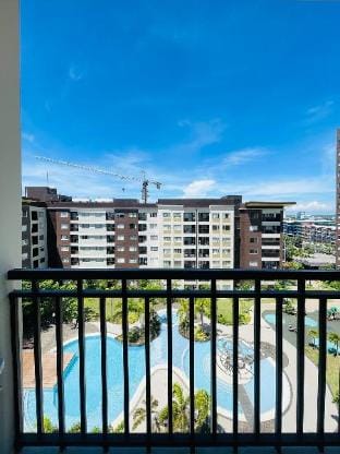 * * T2 Serene Pool View Escape Apartment in Iloilo City