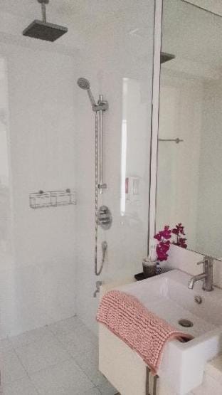 2 min walk toAsoke x petchburi Airportlink makasan Apartment in Bangkok