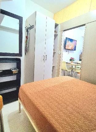 One BR Unit with MRT and Mall Access Apartment in Mandaluyong