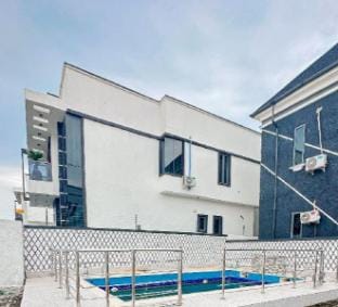 Luxurious 4/3 Bedrooms Duplex Home with WaterView Vacation rental in Lagos, Nigeria