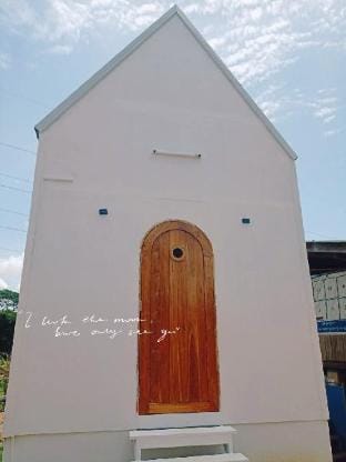 ArtiqueHome & Autumn Villa in Laos