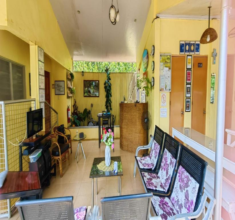 OYO 1099 Las Residencias Bed and Breakfast Hotel in Manila City