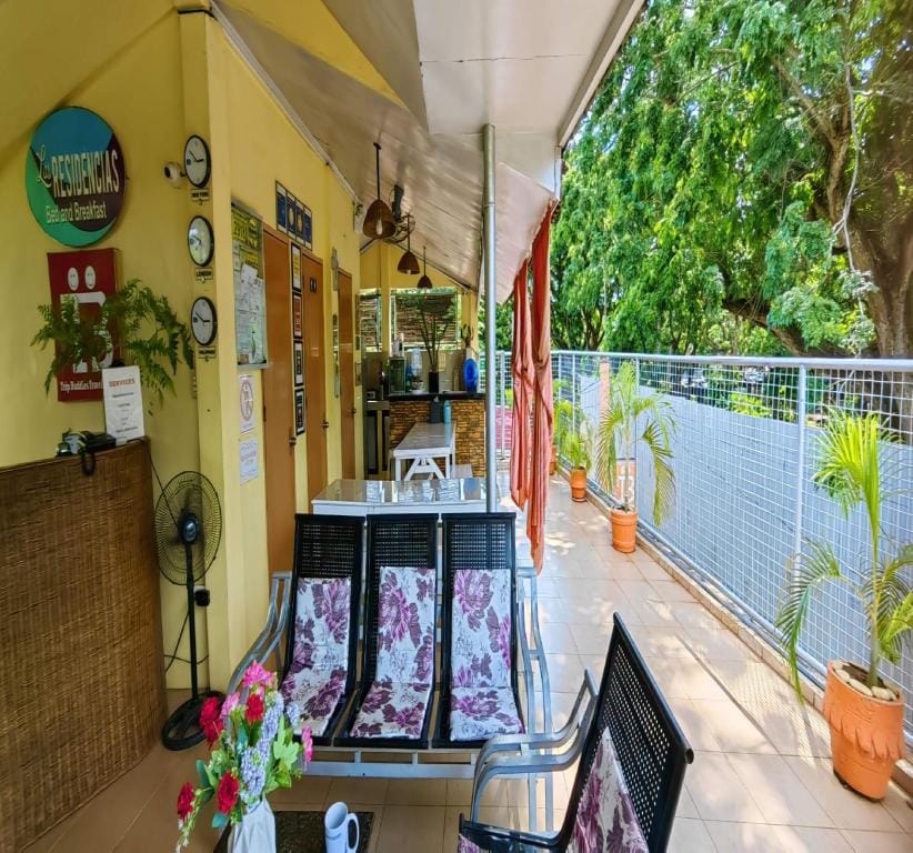 OYO 1099 Las Residencias Bed and Breakfast Hotel in Manila City