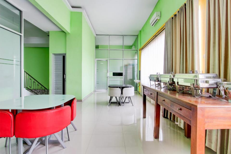Hotel O Jalan Slamet Riyadi Near Bandara Adi Soemarmo Formerly Amanah Sejahtera Hotel in Indonesia