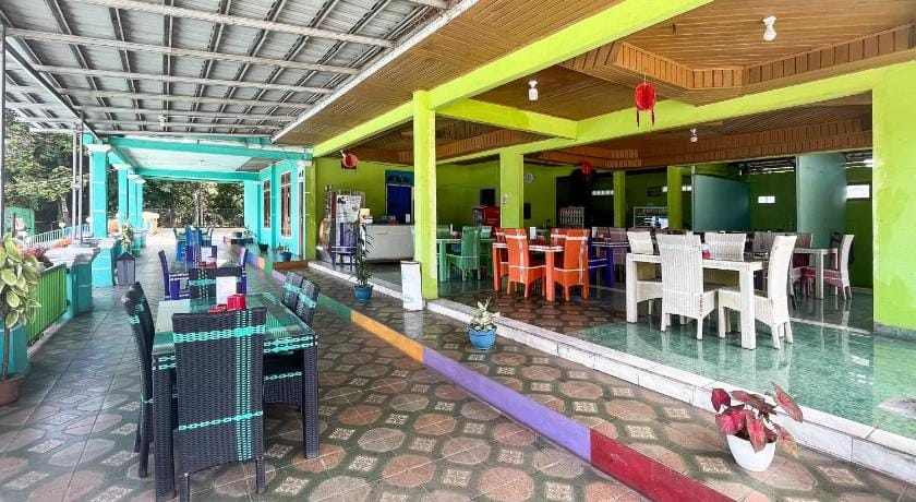 RedDoorz @ Villa Waterfun Favour Pagar Alam Hotel in Indonesia