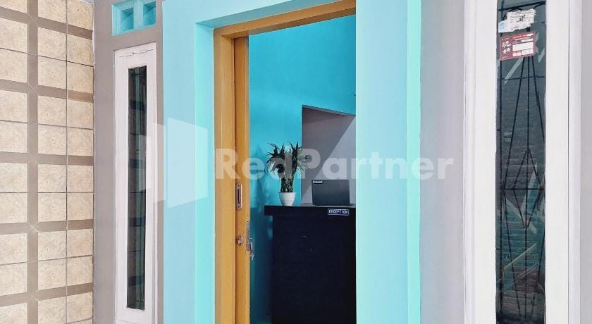 Griya Prashasta Mitra RedDoorz Hotel in East Java
