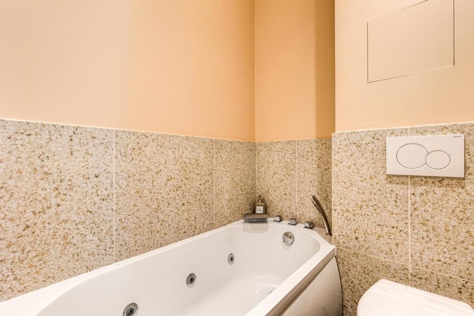 Lavie Maison Hot Tub Seaside Studio Apartment in Nice