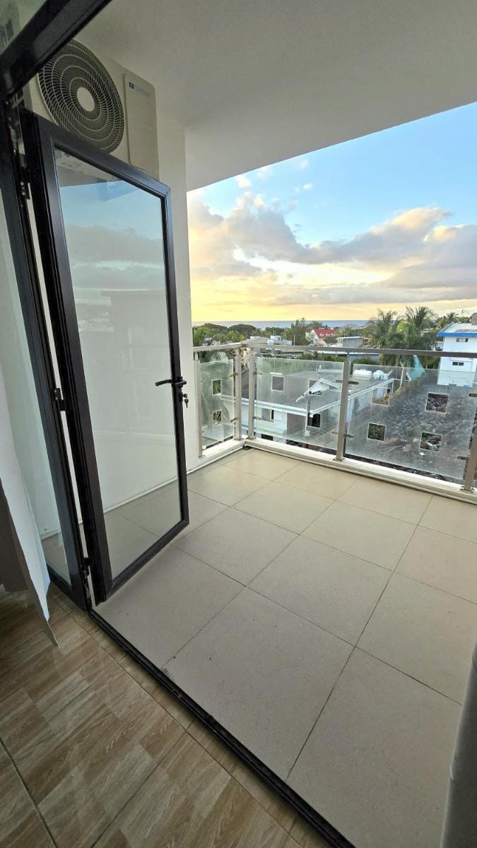 Luxury Penthouse with Infinity Pool & Stunning Sea View Apartment in Flic en Flac