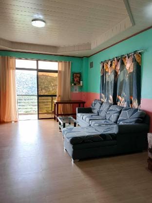 Three Bedrooms two toilet w/ Balcony Apartment in Baguio