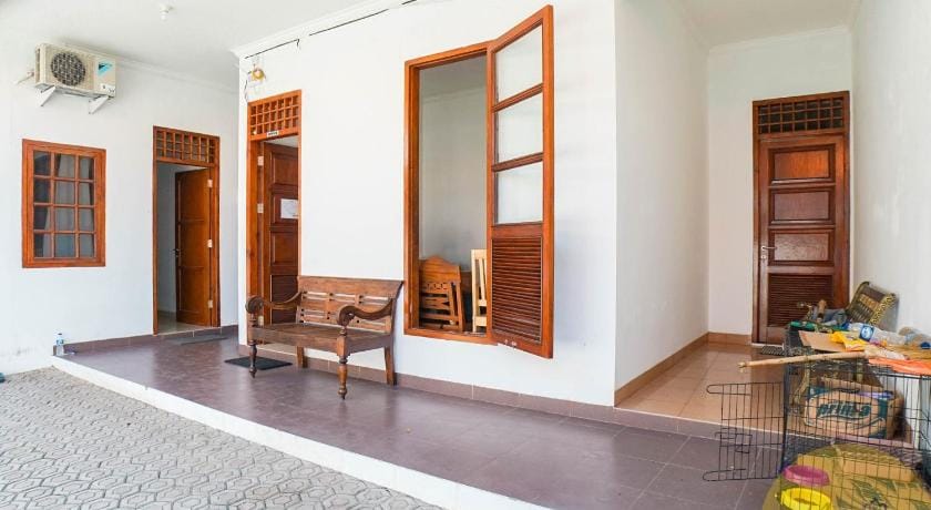 Anggrek Guest House Cirebon Bed and Breakfast in West Java
