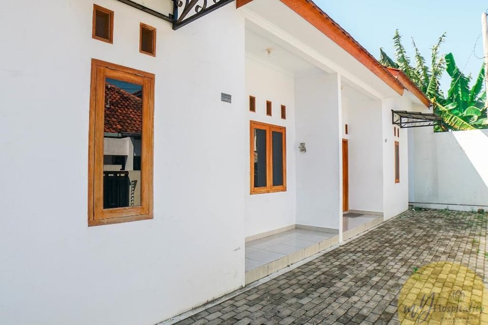 Anggrek Guest House Cirebon Bed and Breakfast in West Java