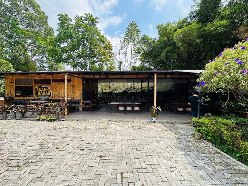 Overstay Maribaya Lembang Hotel in Lembang