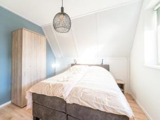 holiday home in Scherpenisse with sauna Vacation rental in Zeeland, Netherlands