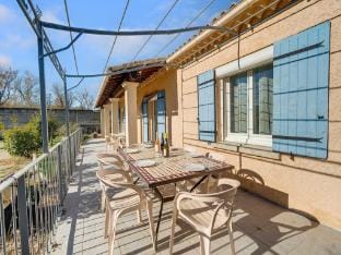 Villa with swimming pool in Sorgues Vacation rental in Sorgues