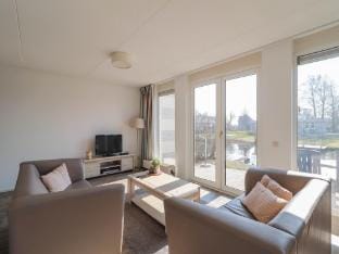 Holiday home on the water in Friesland Vacation rental in Friesland, Netherlands