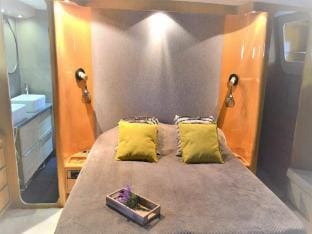 Exclusive yacht with a roof terrace Docked boat in La Rochelle