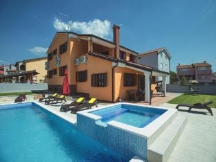Villa in Pula with sea beach Villa in Pula