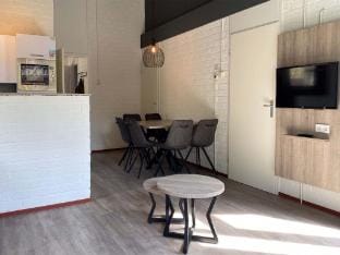 Restyled, waterfront bungalow with rowing boat, in a holiday park Vacation rental in Weert