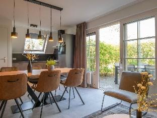 Restyled house with three bathrooms, Breda at 10km Vacation rental in Oosterhout
