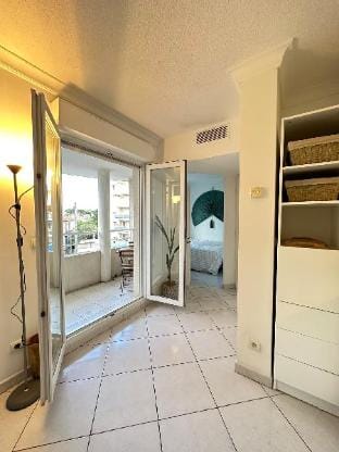 2P Full center JUAN LES PINS Near sea, parking Apartment in Antibes
