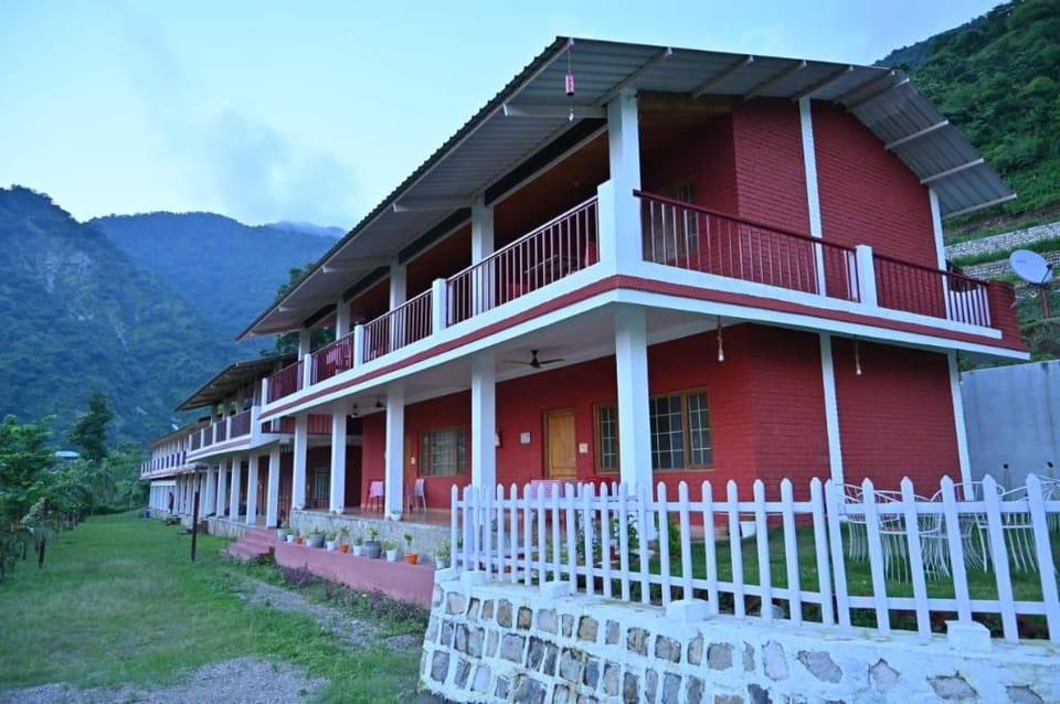 Prashanti Retreat Hotel in Uttarakhand