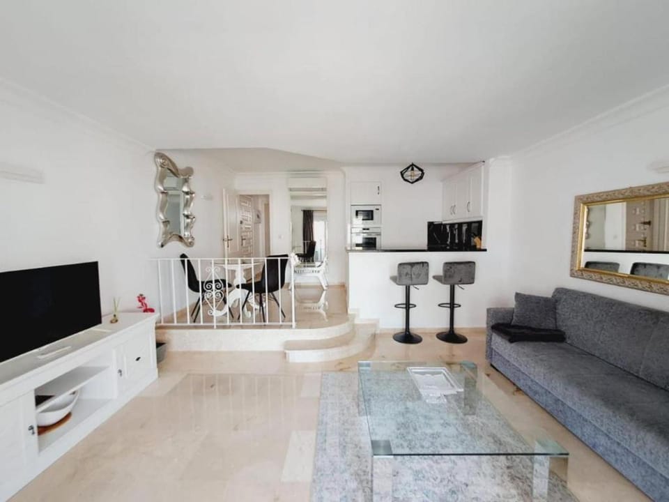 Exquisite Apartment in Noctua Estepona Paradise 017, Palmeras de Benavista Urbanization Apartment in Costa del Sol