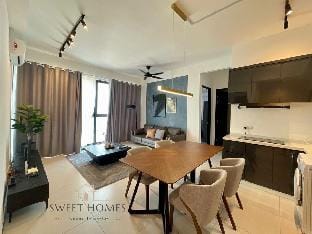 Urban Modern 3BR @CityView @7pax @Infinity Pool Apartment in George Town
