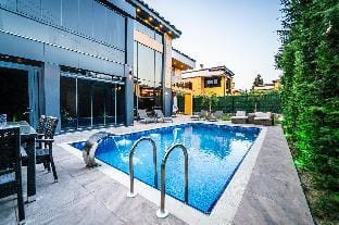 Yakut Mansion Sapanca Villa in Turkey