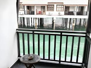 Alpine LXPD Water Chalet Apartment in Port Dickson