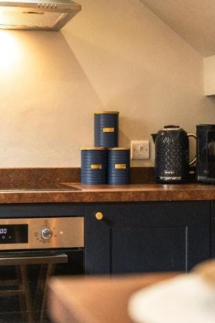 Lud's Snug - Cosy 3 Bed Apt With WiFi/Desk/Parking Vacation rental in High Peak District