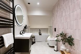 Longshaw - Relaxed Family 3 Bed Apt WiFi & Parking Apartment in High Peak District
