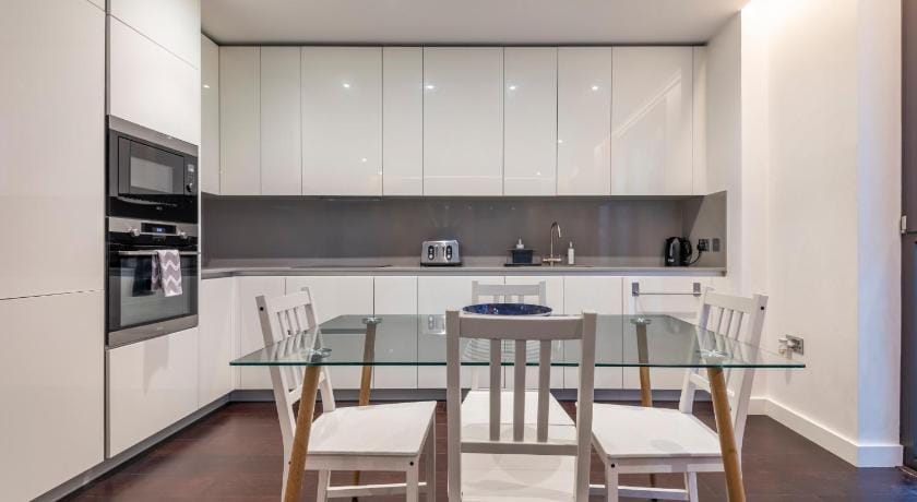 The Embassy Suite @Devereux_Residences Apartment in London