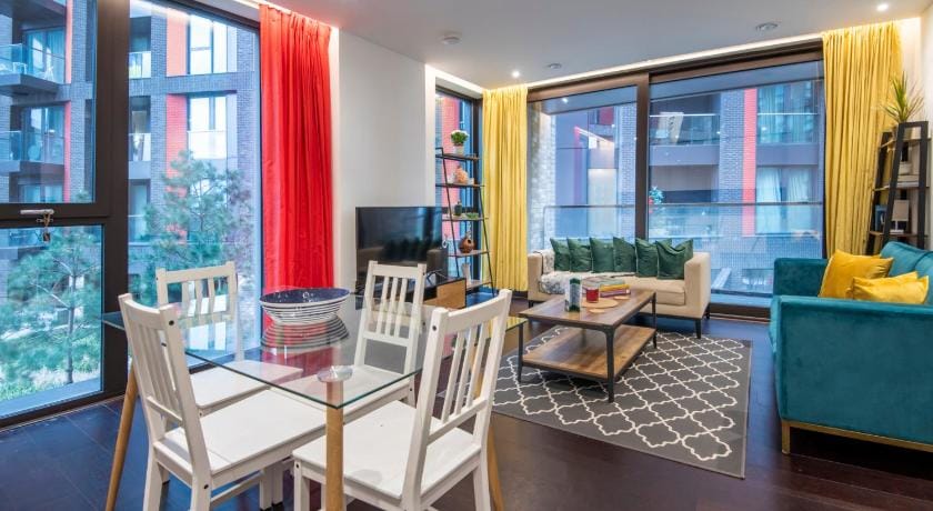The Embassy Suite @Devereux_Residences Apartment in London