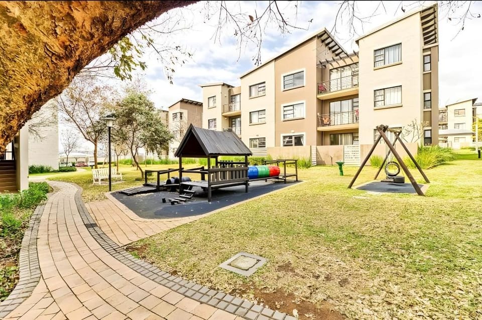 Modern Bachelor Apartment in Dainfern, Sandton Apartment in Sandton