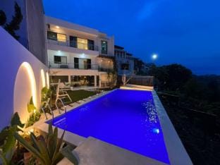 Modern Villa Bandung Dago W Private pool Villa in Bandung