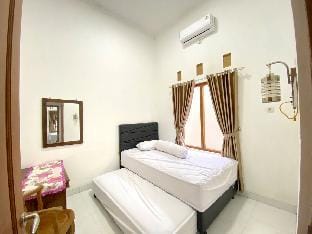 HOME STAY 4 KAMAR TIDUR FULL AC 15 MENIT DARI TUGU Vacation rental in Special Region of Yogyakarta