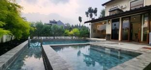 Villa Bandung Lembang W Heated Whirlpool Villa in Parongpong
