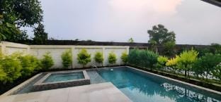 Villa Bandung Lembang W Heated Whirlpool Villa in Parongpong
