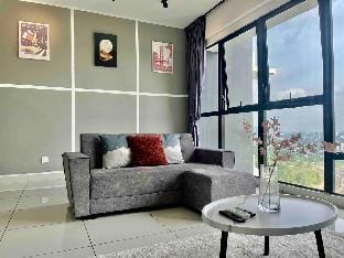 B1606 Midvalley NETFLIX ✅(10 Mins Walk Midvalley) Vacation rental in Johor Bahru
