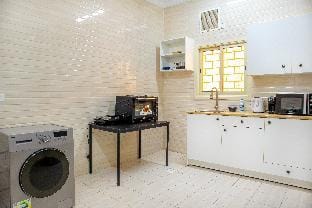 New 3Bedrooms, 10 Minutes From Al-Masjid ( 2 ) Apartment in Medina