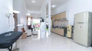 Villa El Nina 3 Bedrooms Villa in Batu