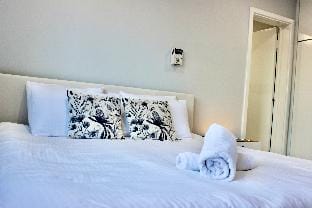 The Eclectic Convenience Of Perth: Near Airport! Vacation rental in Perth