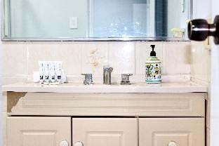 The Eclectic Convenience Of Perth: Near Airport! Vacation rental in Perth