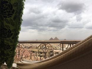 Royal pyramid palace residence  Apartment in Cairo