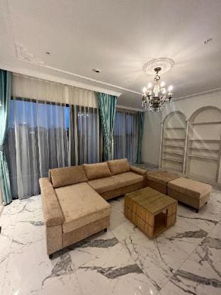 5 Bedrooms and 4 Bathrooms in the emerald. Apartment in Laos